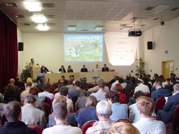 geobusiness-magazine-konference-givs-2005-petr-kubicek-w600 Petr Kubíček zahajoval v roce 2005 první ročník konference Geoinformatika ve veřejné správě