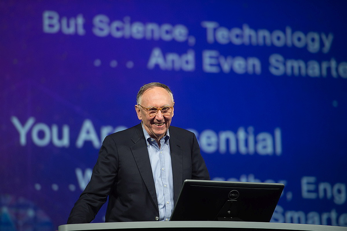 Jack Dangermond při zahájení světové uživatelské konference Esri v roce 2016 / foto archiv Esri / časopis GeoBusiness