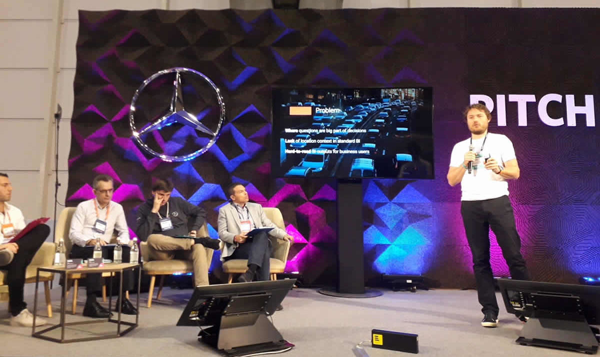 Ondřej Tomas z CleverAnalytics na Web Summitu 2017 v Lisabonu během tříminutového "pitche"