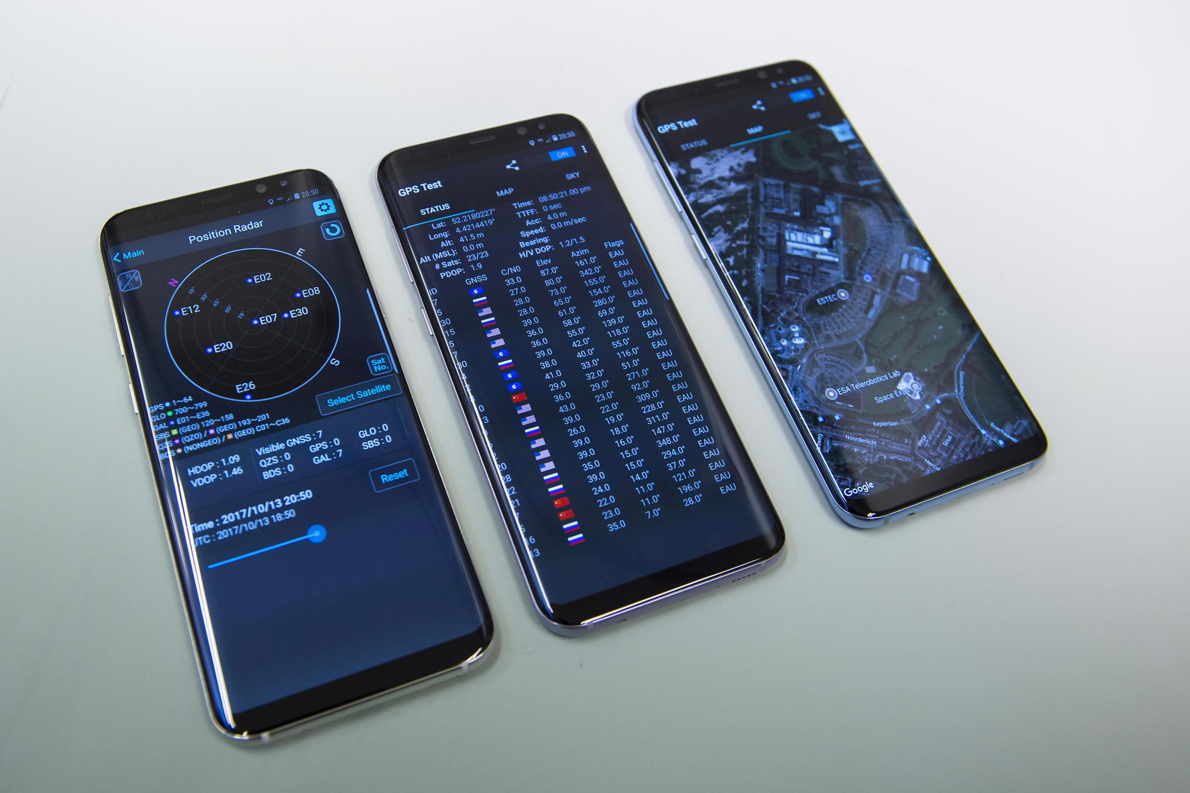 Příjem signálu systému Galileo na mobilních telefonech Samsung S8 / foto G. Porter, ESA